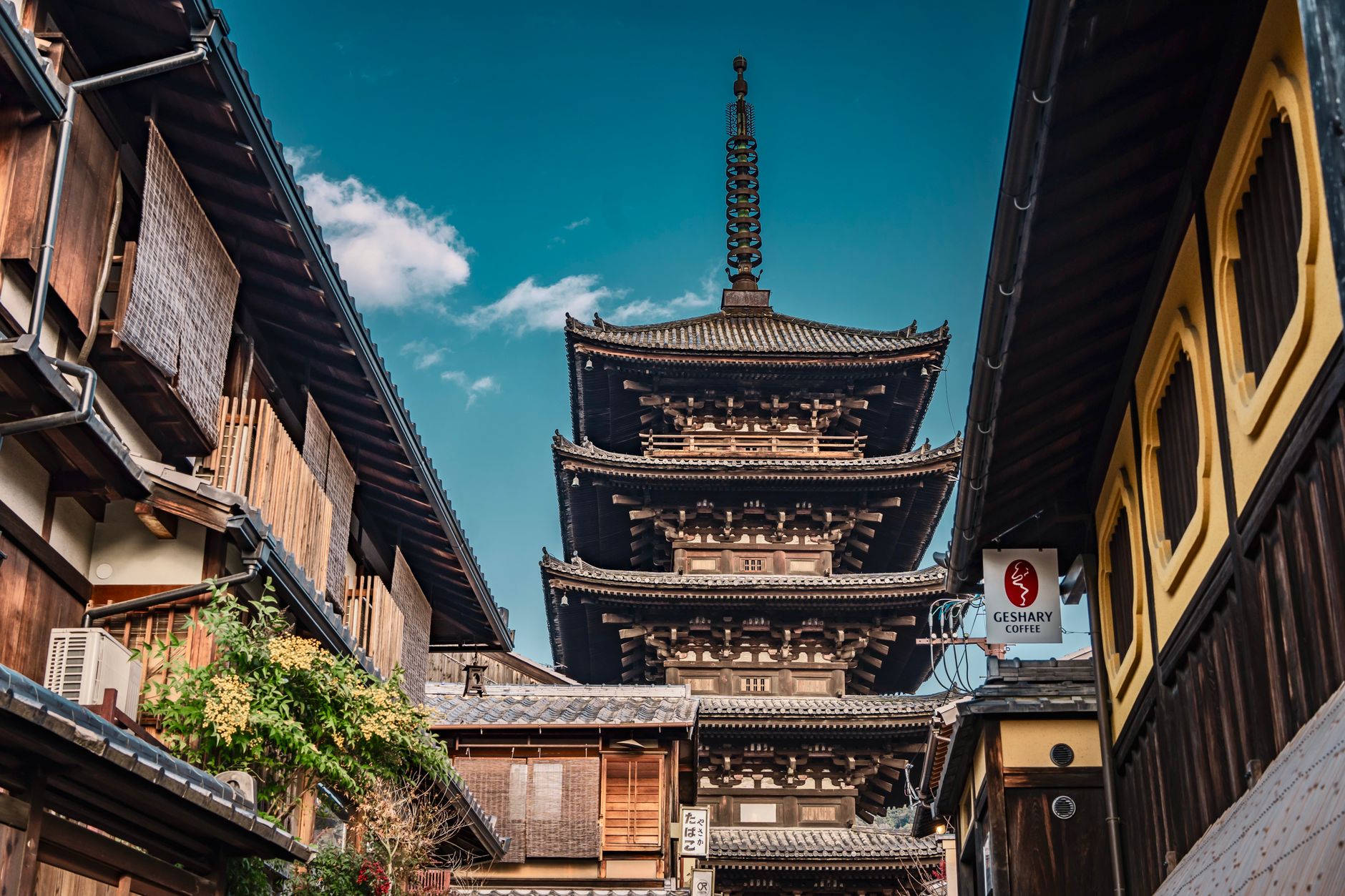 清水寺周辺 八坂の塔と東山の町並み