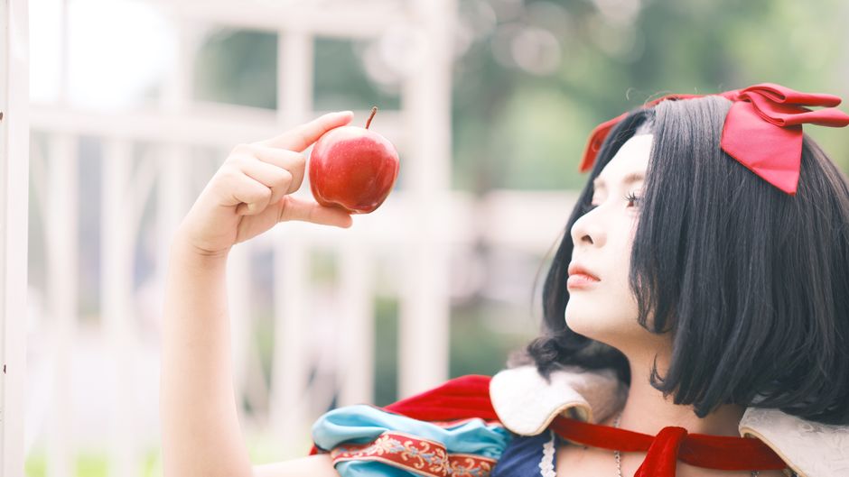 ディズニーハロウィン2026の仮装イメージ（白雪姫のコスプレ）